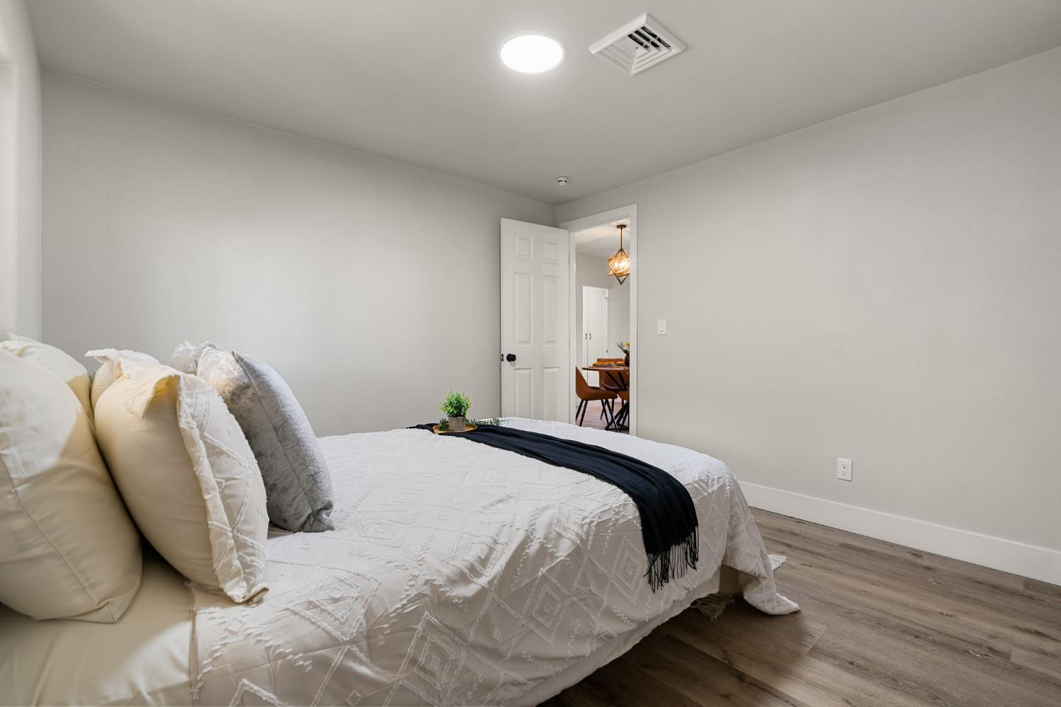 332 Hinkley Ave, Oakdale, CA 95361