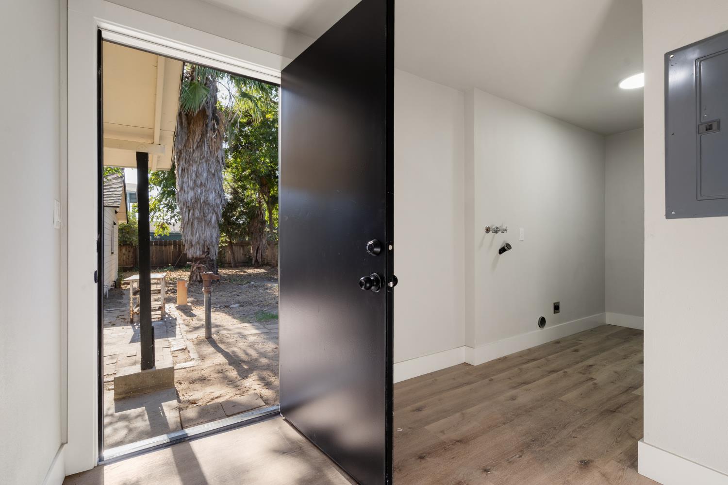 332 Hinkley Ave, Oakdale, CA 95361