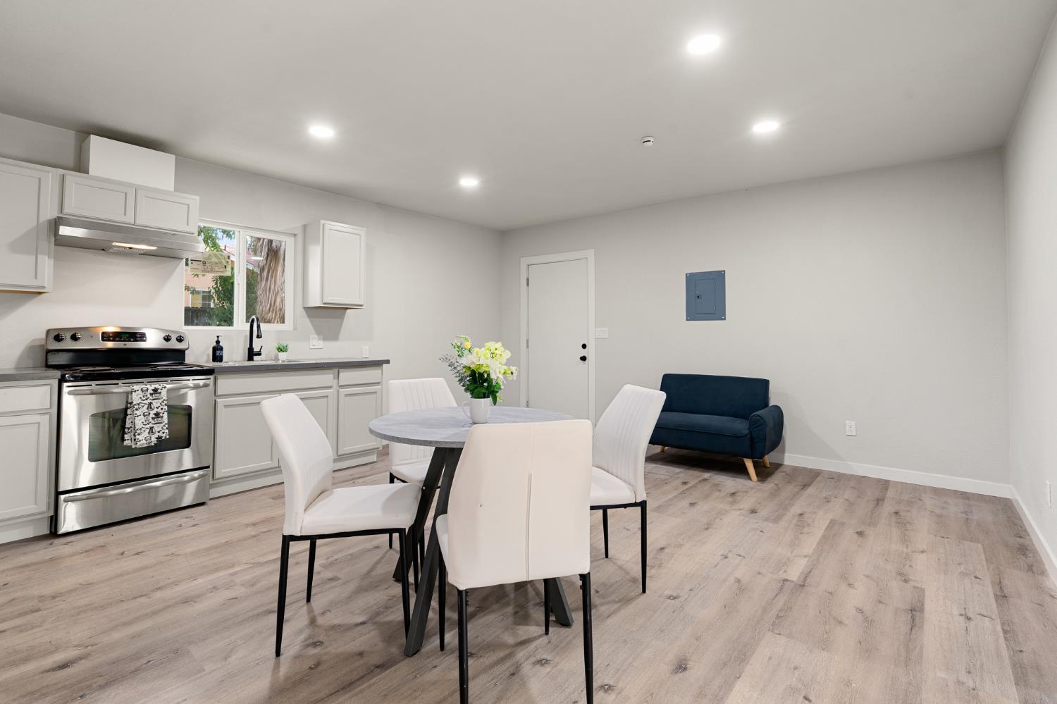 332 Hinkley Ave, Oakdale, CA 95361