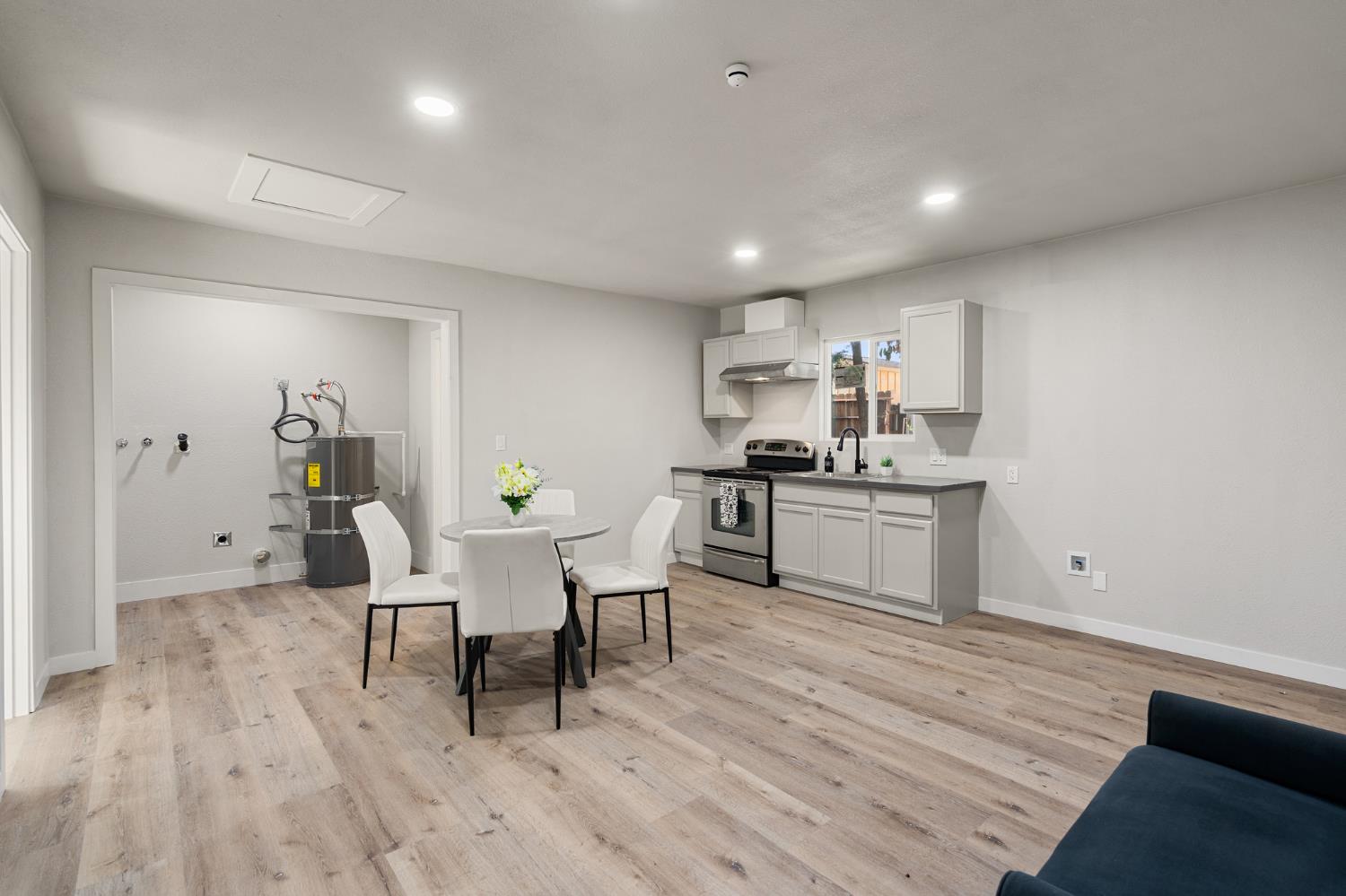 332 Hinkley Ave, Oakdale, CA 95361