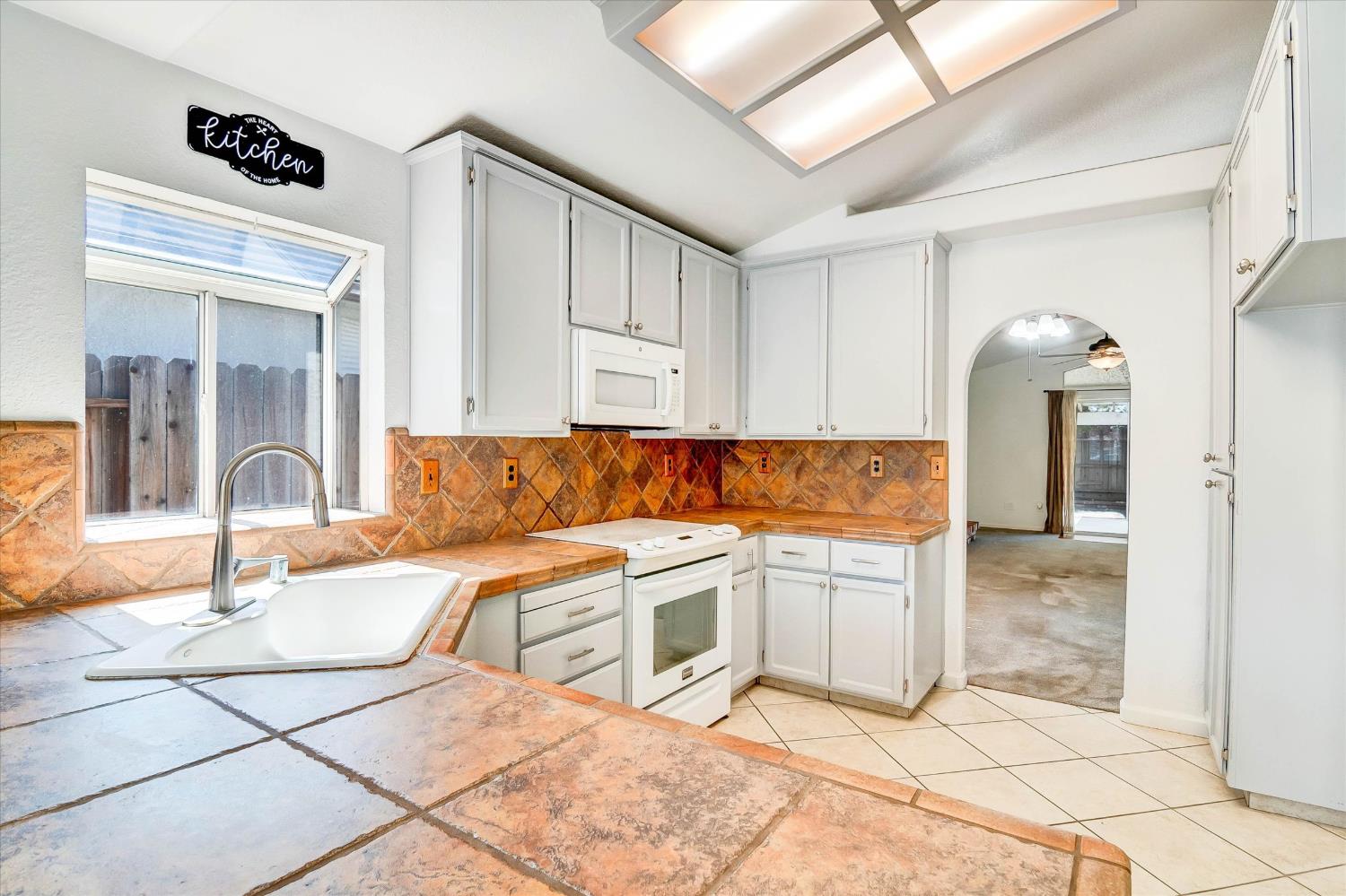 521 Pecan Dr, Ripon, CA 95366