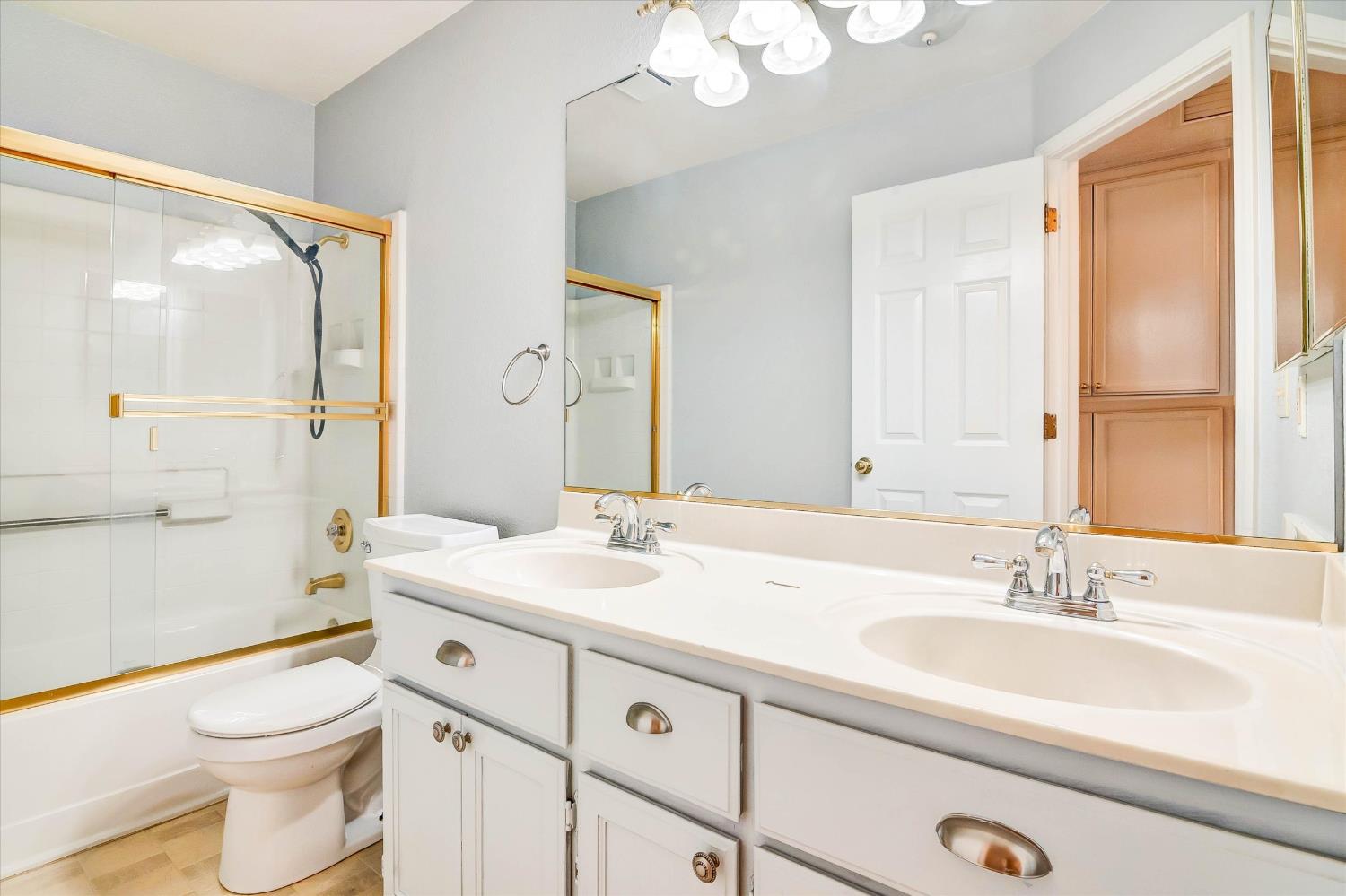 521 Pecan Dr, Ripon, CA 95366