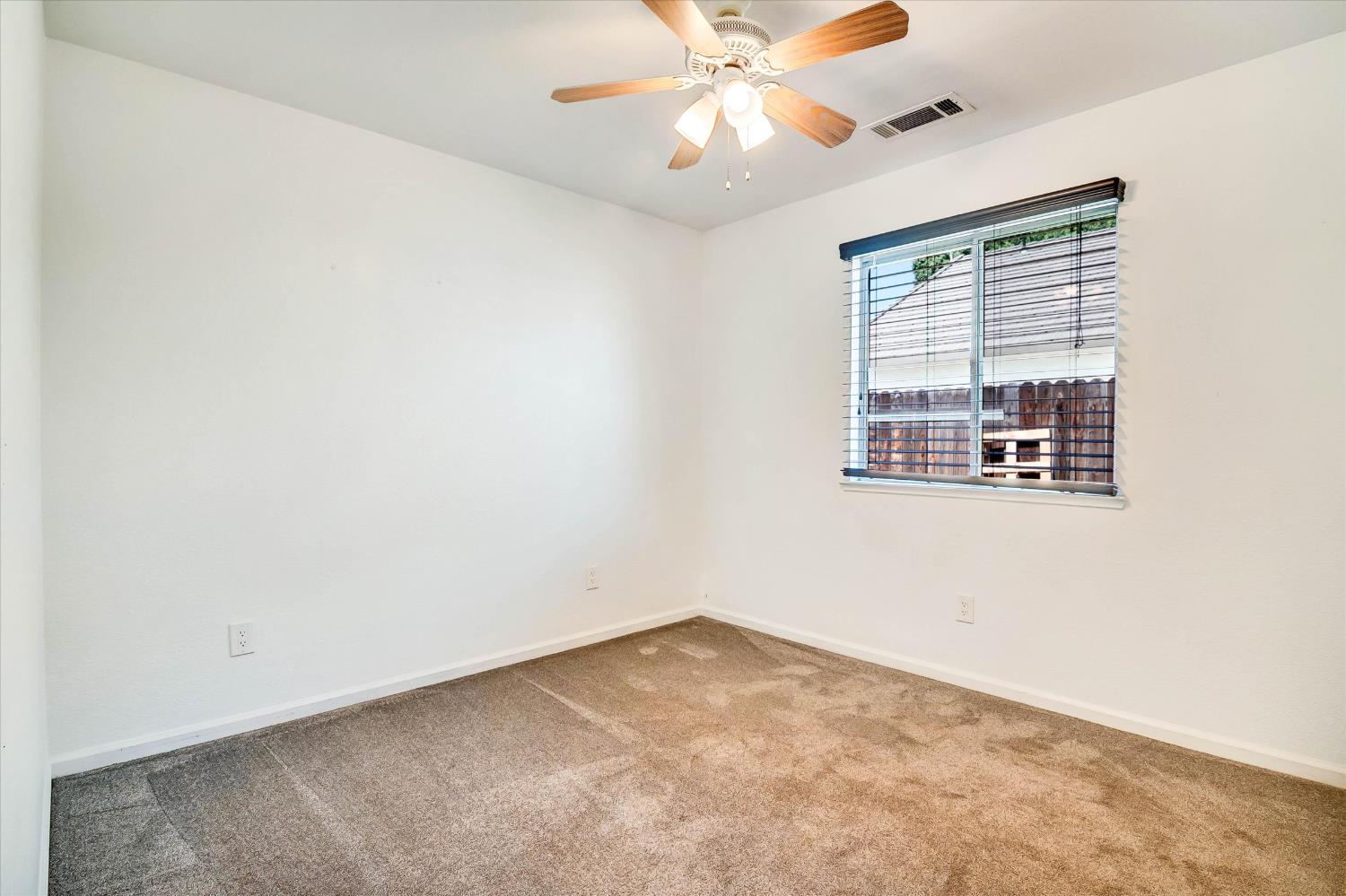 521 Pecan Dr, Ripon, CA 95366