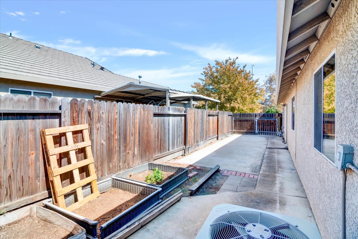 521 Pecan Dr, Ripon, CA 95366
