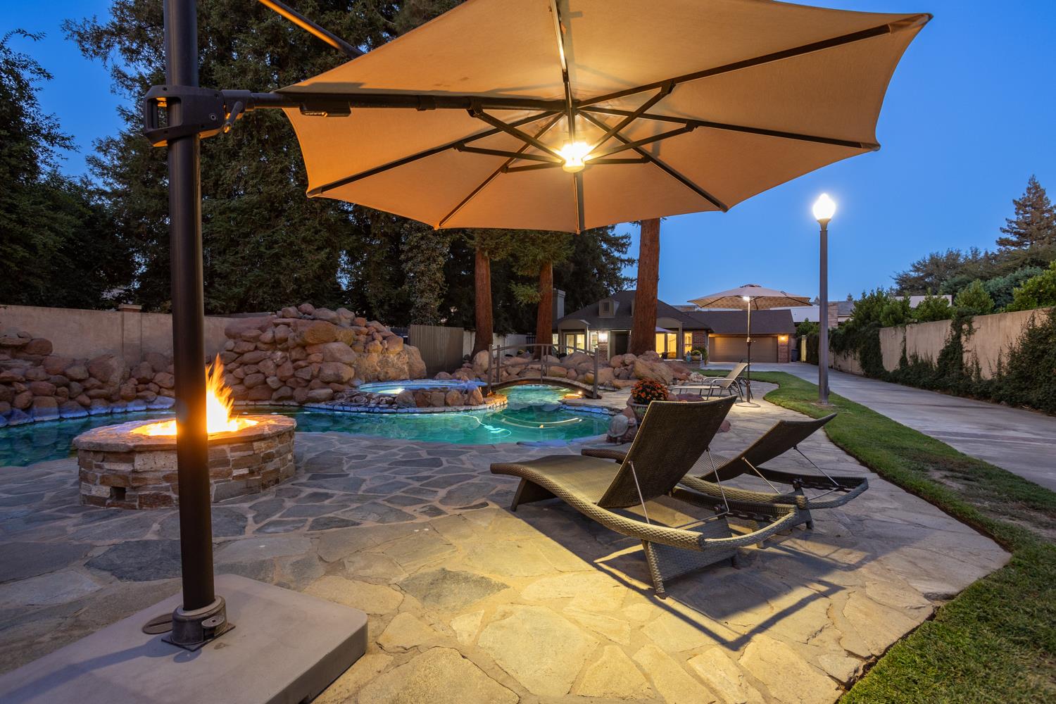 6980 Hillcrest Dr, Modesto, CA 95356