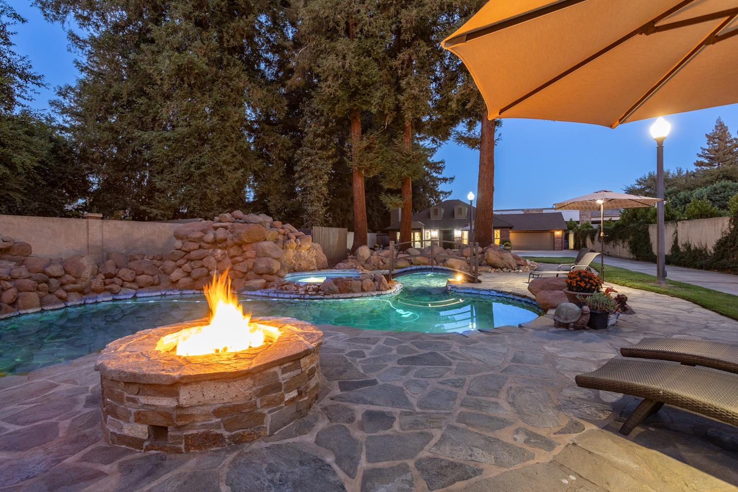 6980 Hillcrest Dr, Modesto, CA 95356