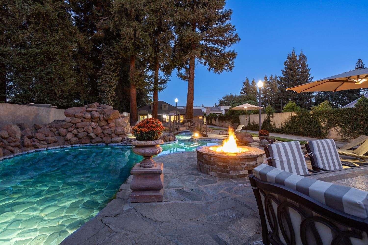 6980 Hillcrest Dr, Modesto, CA 95356