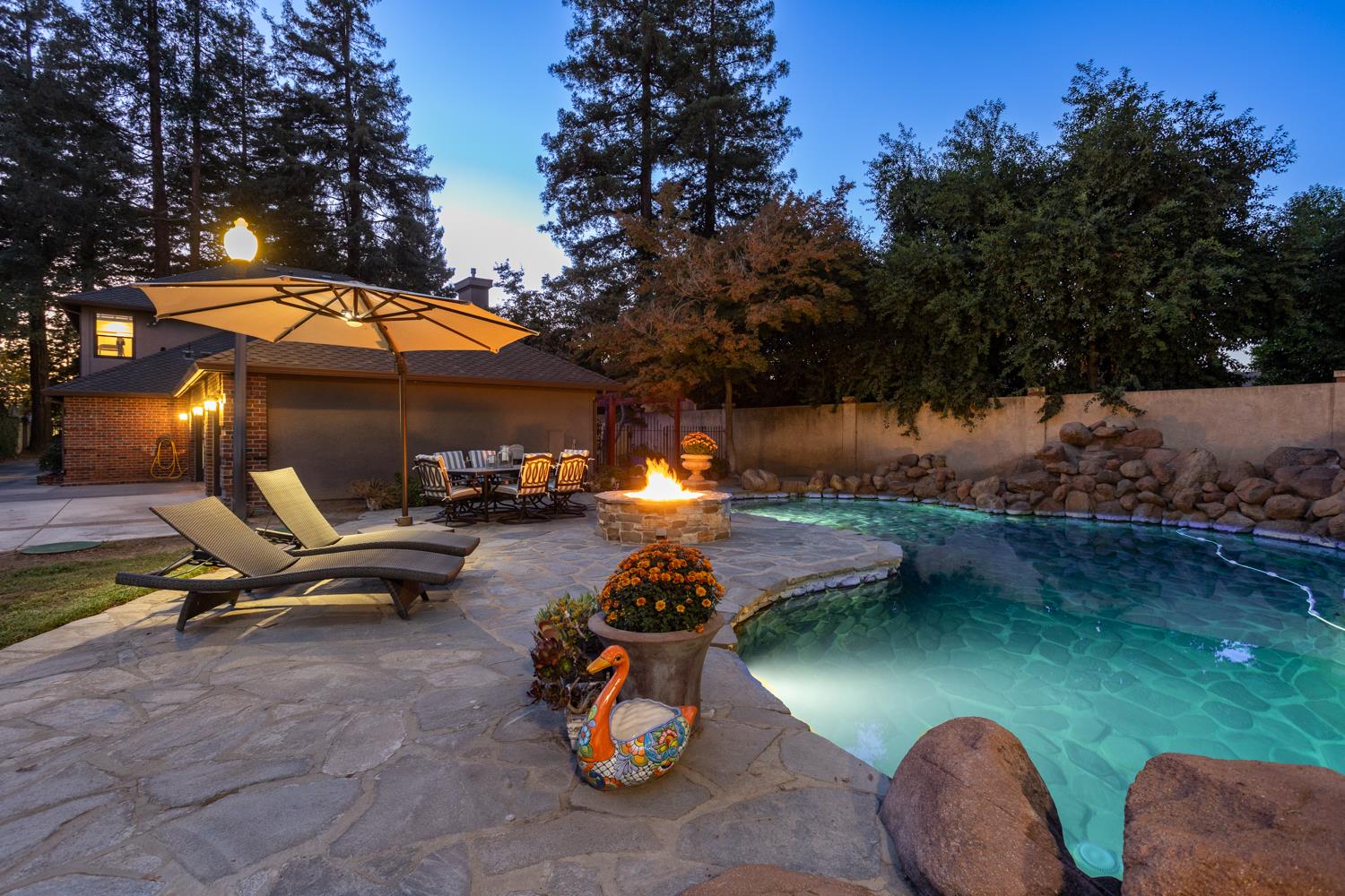 6980 Hillcrest Dr, Modesto, CA 95356