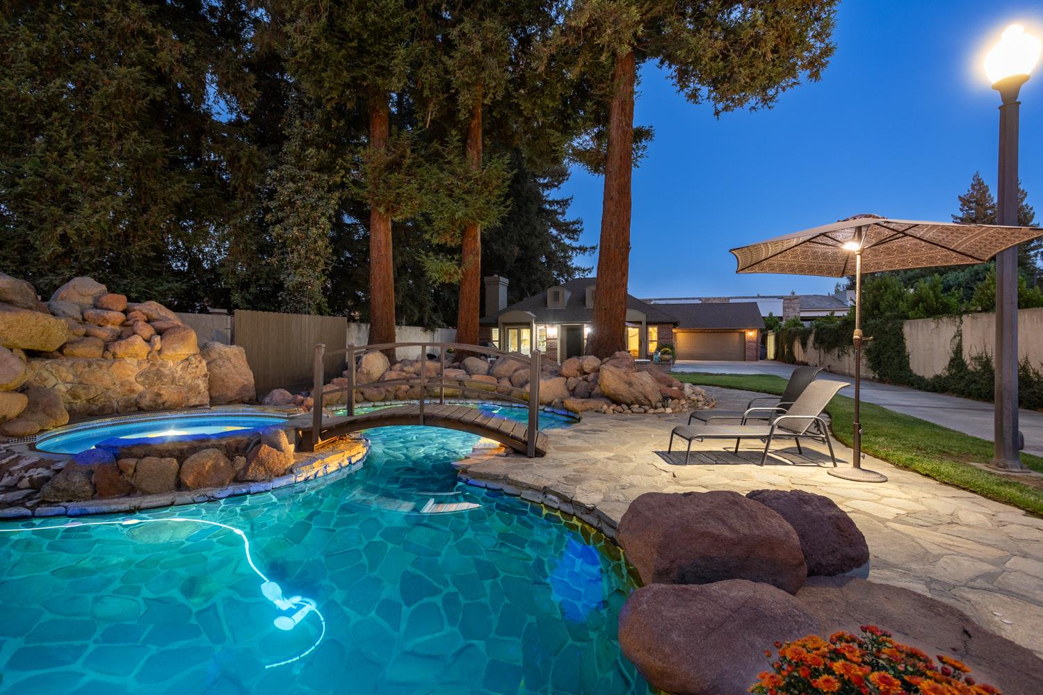6980 Hillcrest Dr, Modesto, CA 95356
