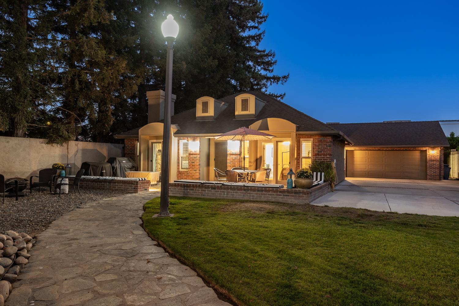 6980 Hillcrest Dr, Modesto, CA 95356