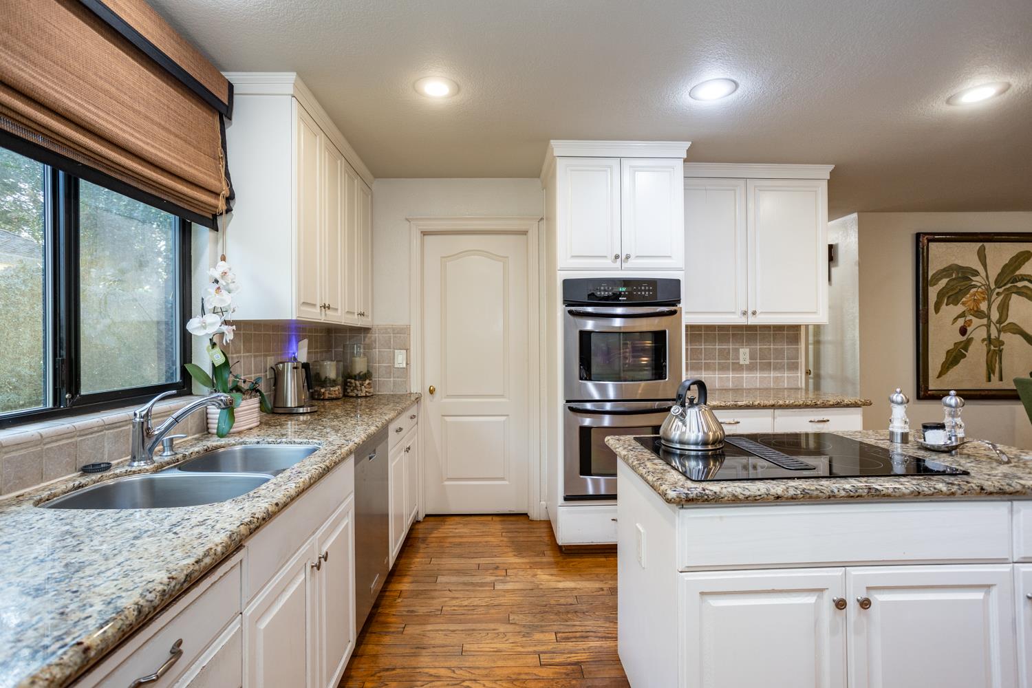 6980 Hillcrest Dr, Modesto, CA 95356