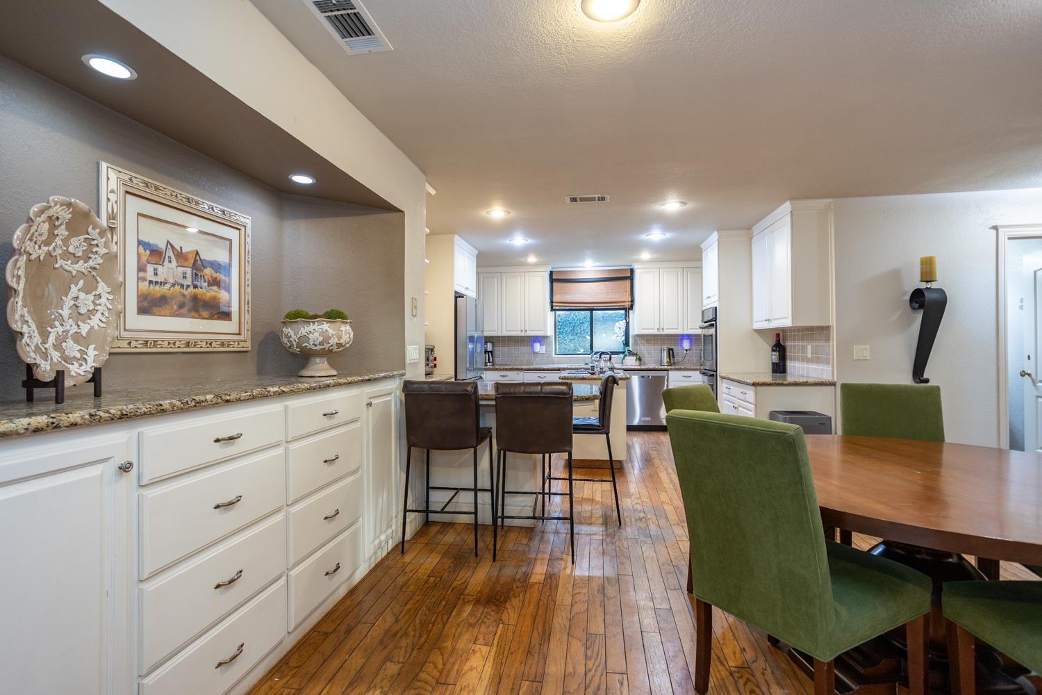 6980 Hillcrest Dr, Modesto, CA 95356