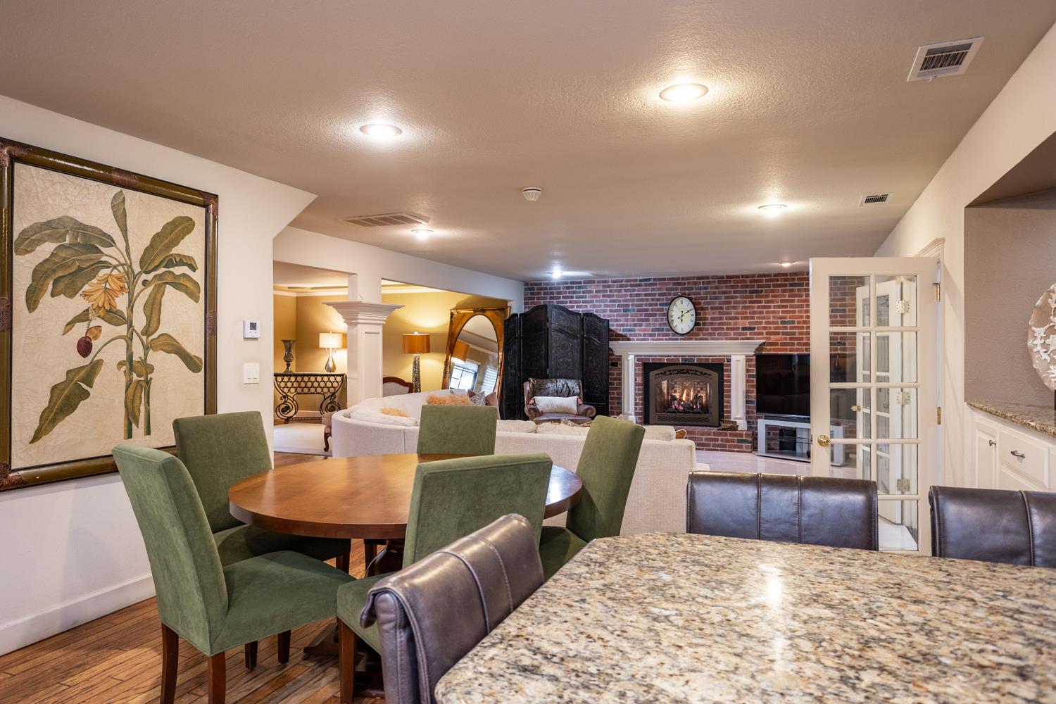 6980 Hillcrest Dr, Modesto, CA 95356