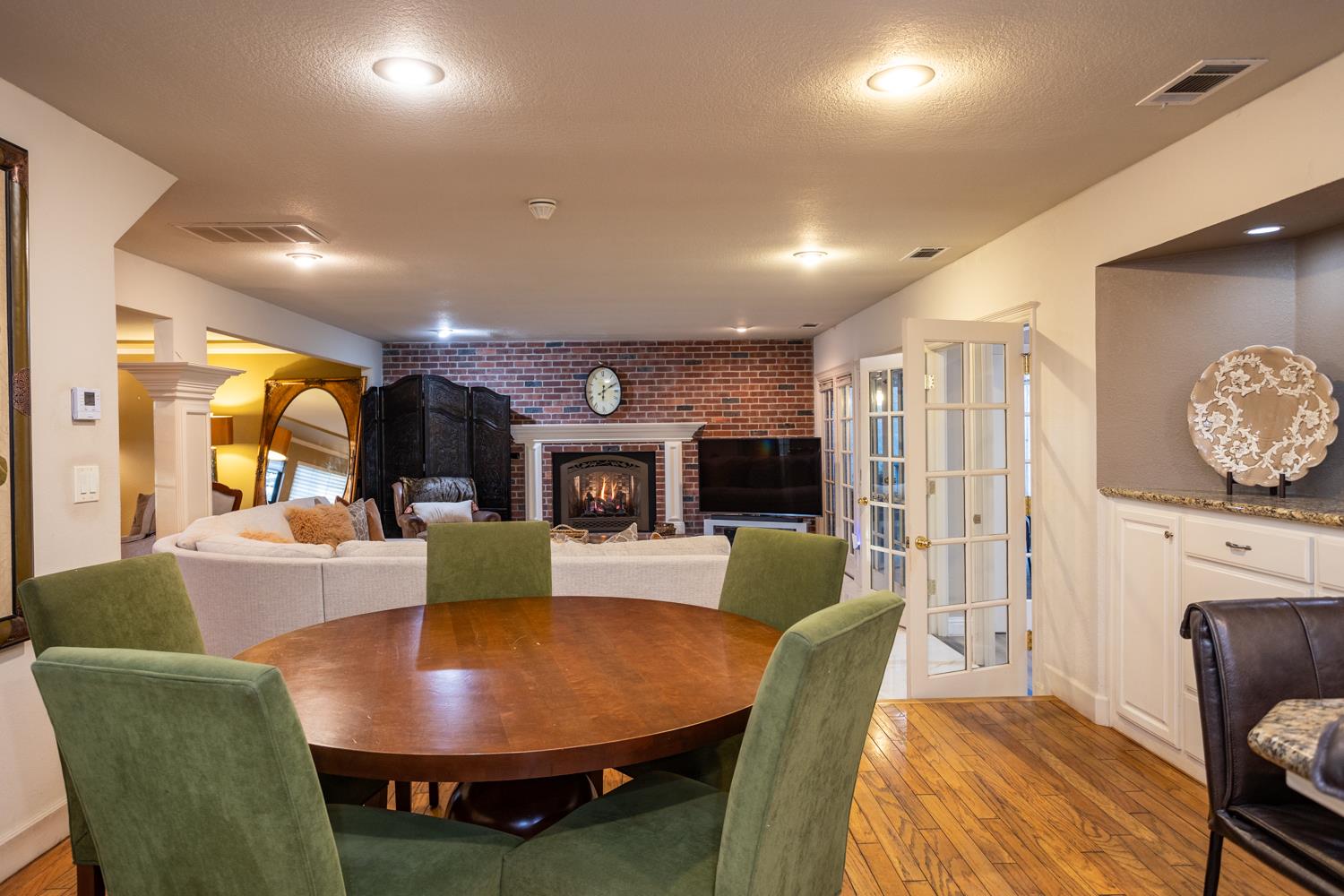 6980 Hillcrest Dr, Modesto, CA 95356