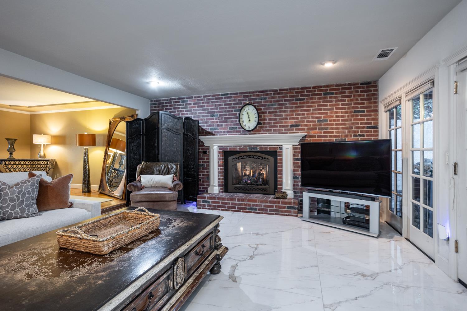 6980 Hillcrest Dr, Modesto, CA 95356