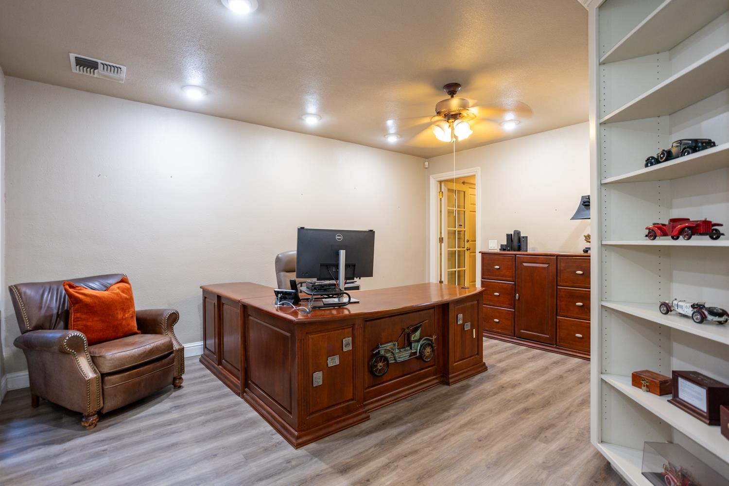 6980 Hillcrest Dr, Modesto, CA 95356