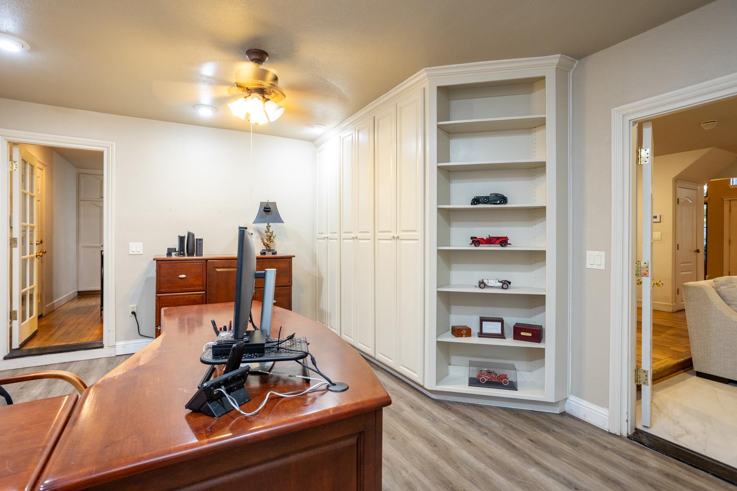 6980 Hillcrest Dr, Modesto, CA 95356