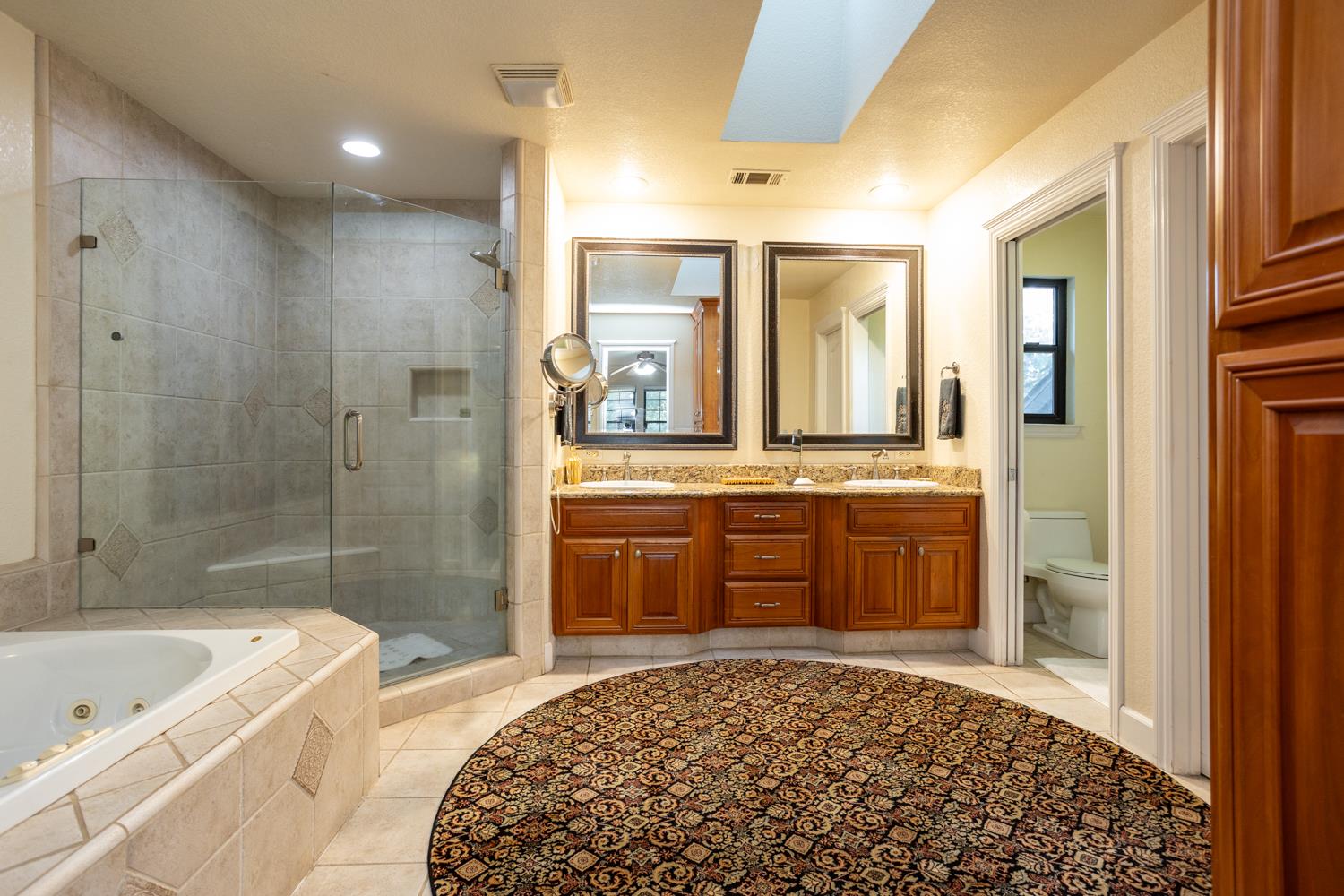 6980 Hillcrest Dr, Modesto, CA 95356