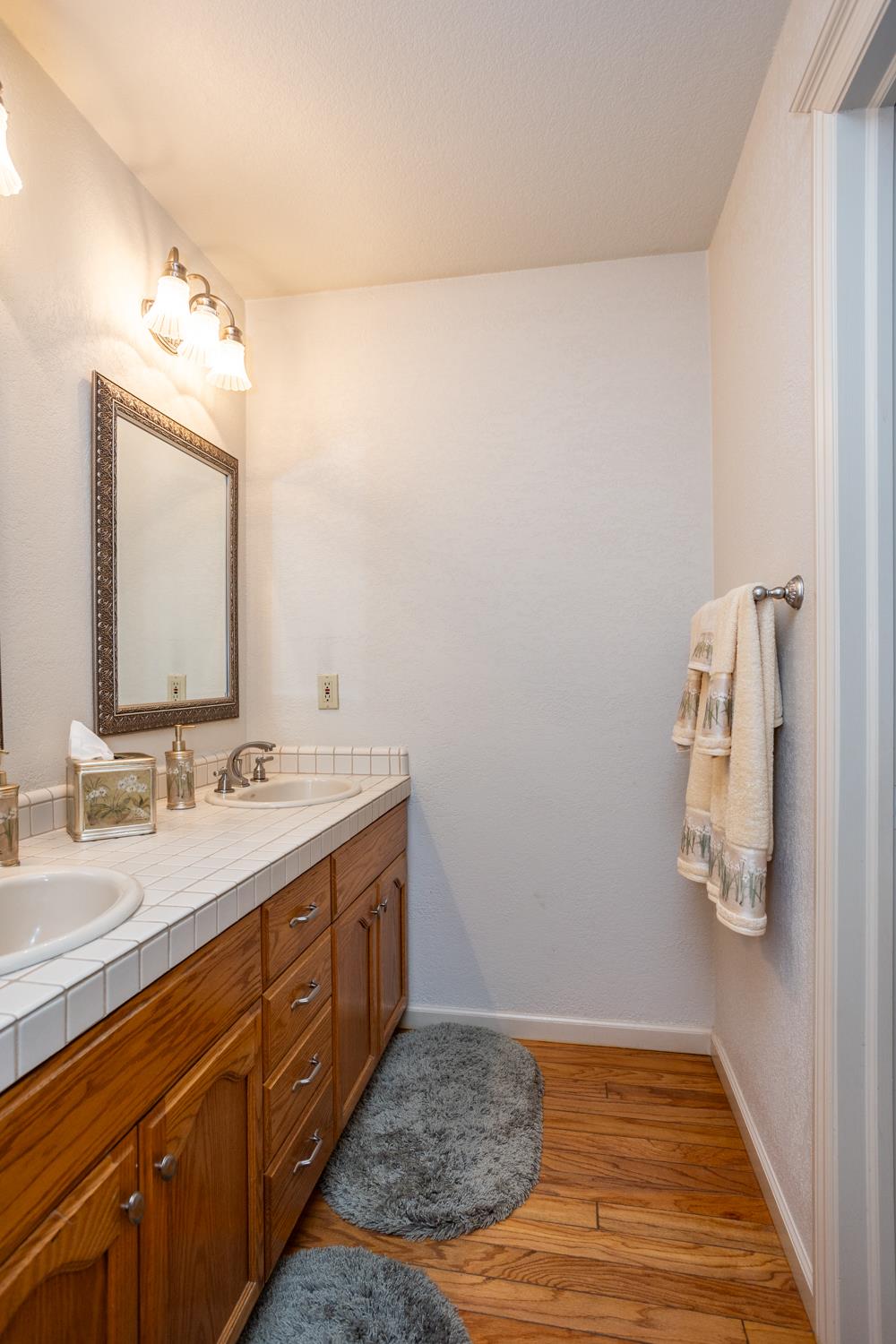 6980 Hillcrest Dr, Modesto, CA 95356