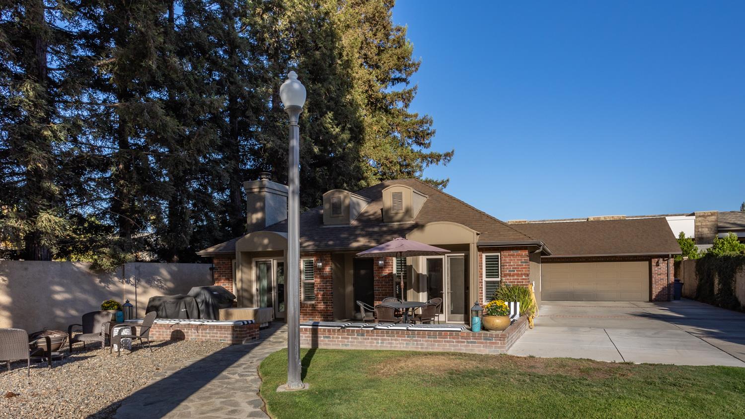 6980 Hillcrest Dr, Modesto, CA 95356