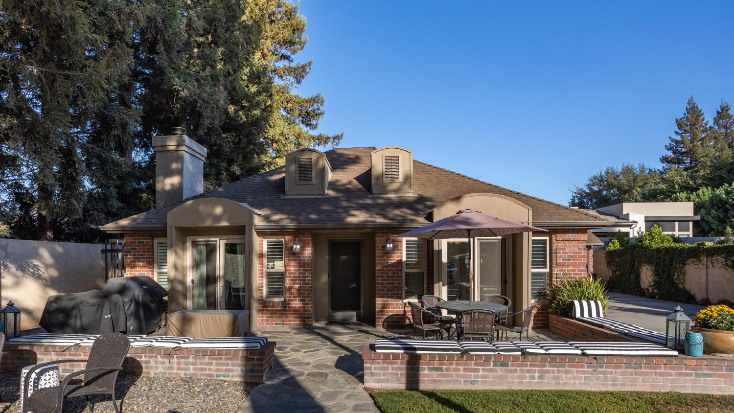 6980 Hillcrest Dr, Modesto, CA 95356