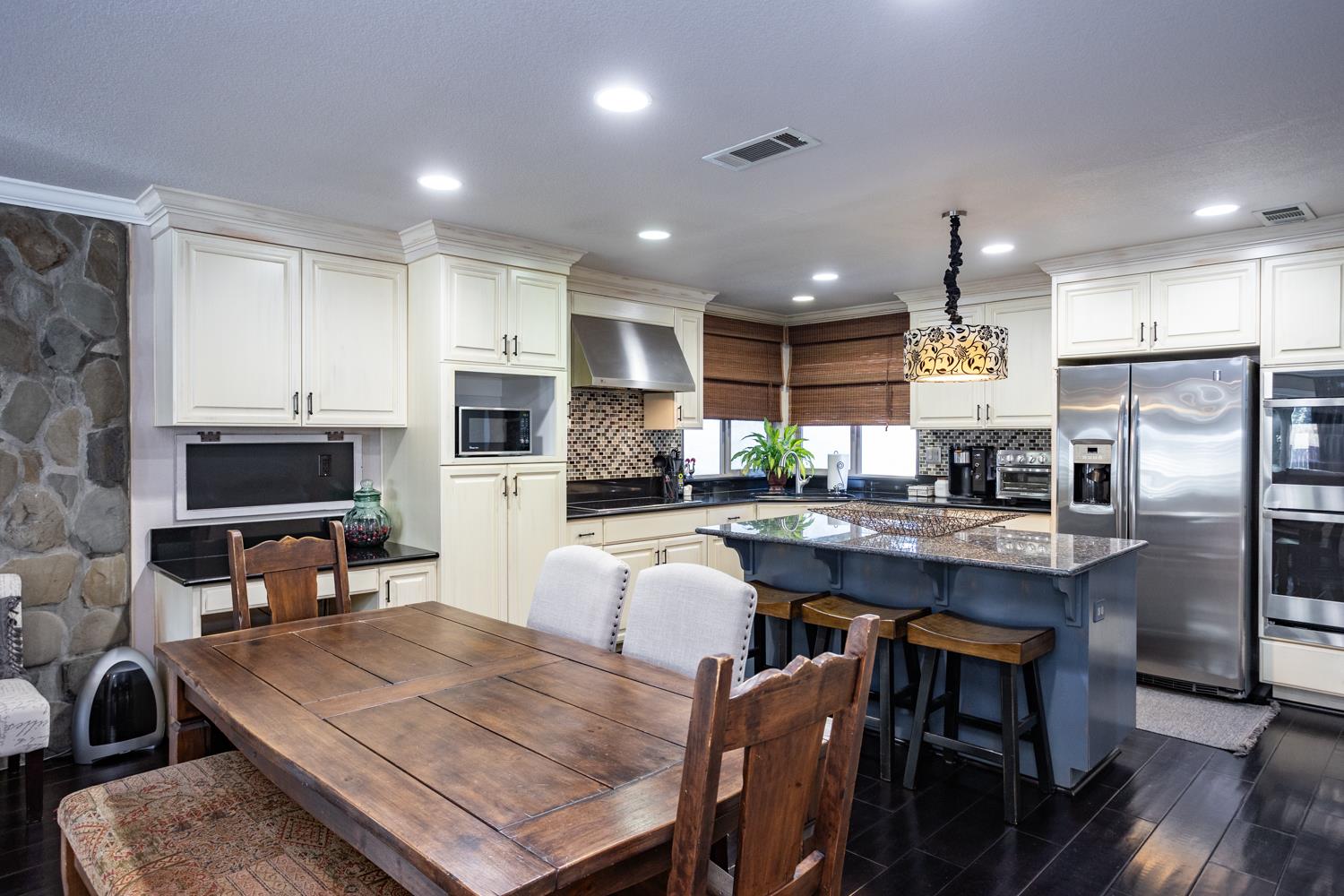 6980 Hillcrest Dr, Modesto, CA 95356