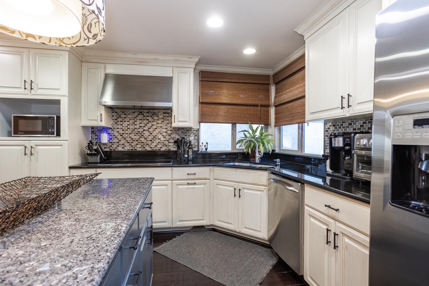 6980 Hillcrest Dr, Modesto, CA 95356