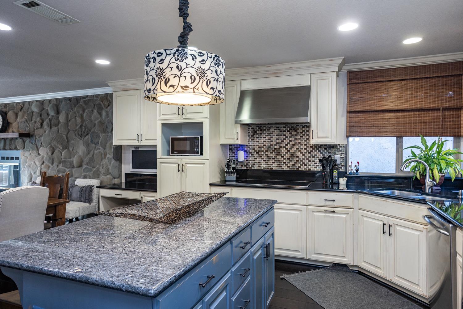 6980 Hillcrest Dr, Modesto, CA 95356