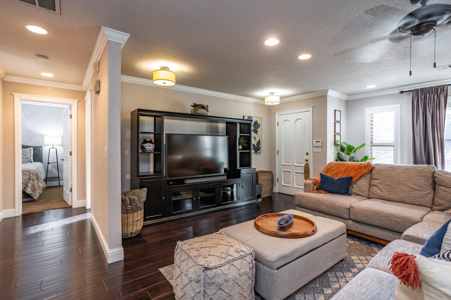 6980 Hillcrest Dr, Modesto, CA 95356