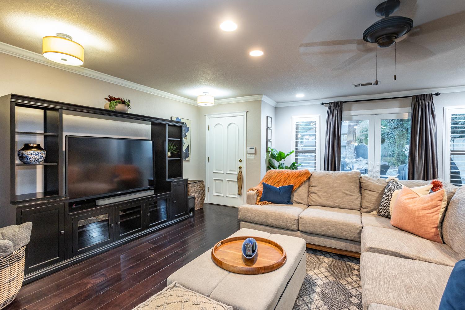 6980 Hillcrest Dr, Modesto, CA 95356