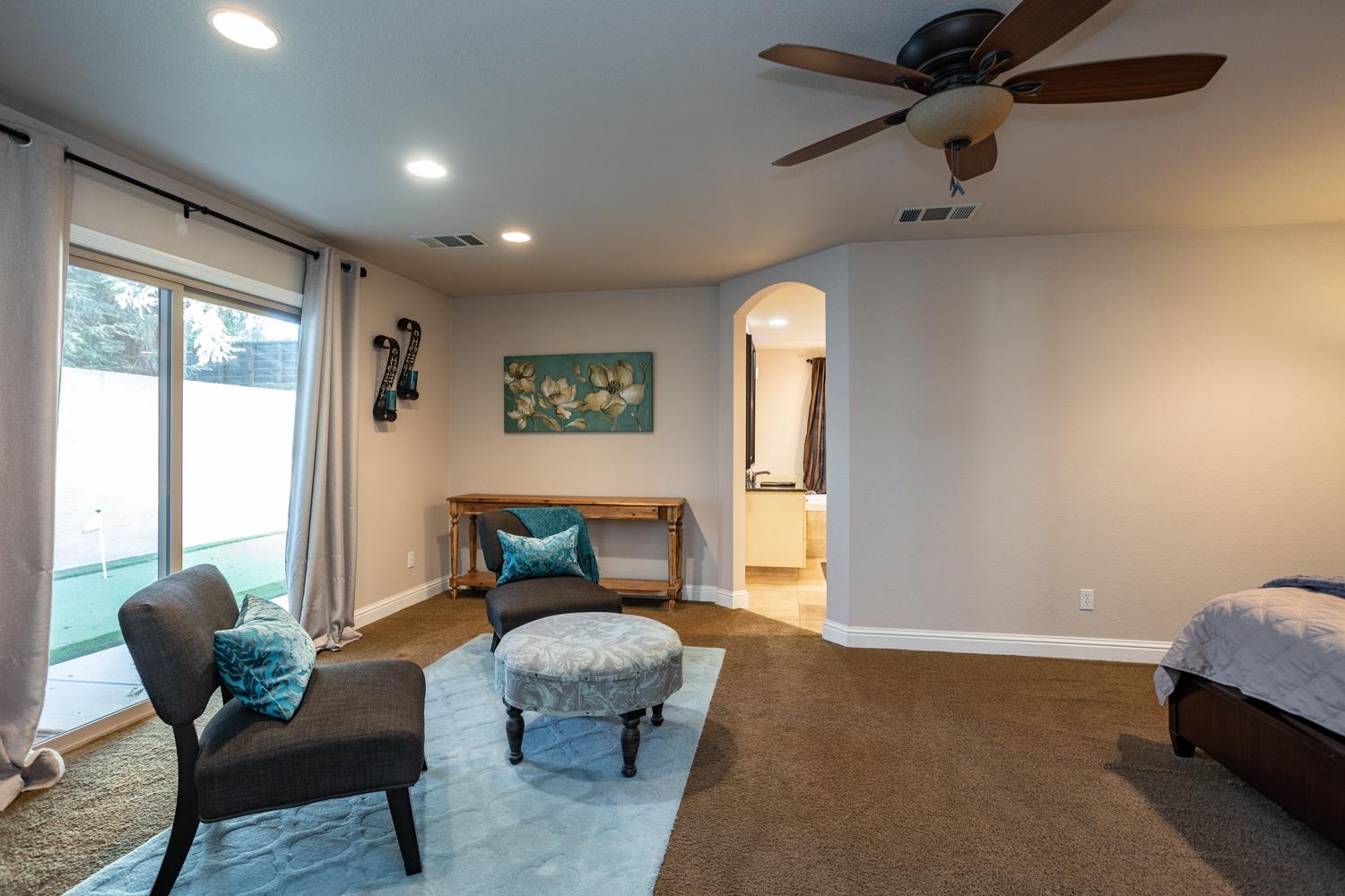 6980 Hillcrest Dr, Modesto, CA 95356