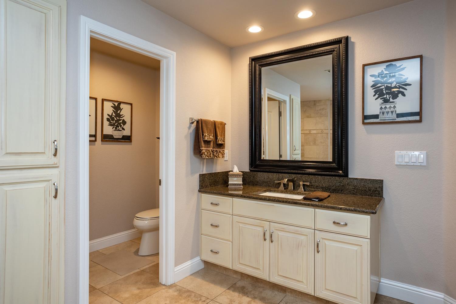 6980 Hillcrest Dr, Modesto, CA 95356