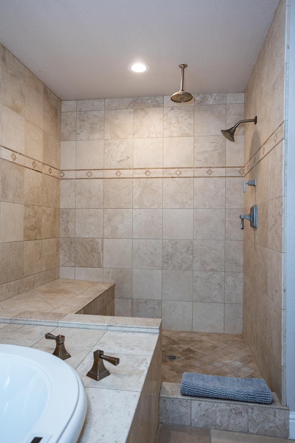 6980 Hillcrest Dr, Modesto, CA 95356