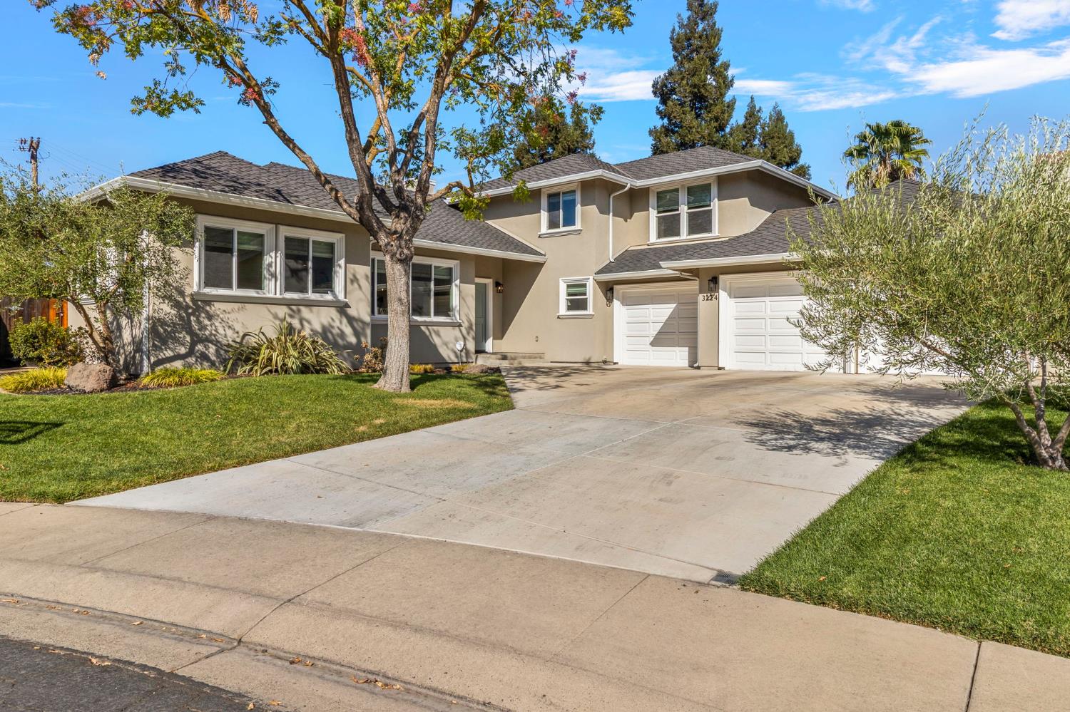 3224 Lakeshore Ct, Modesto, CA 95355