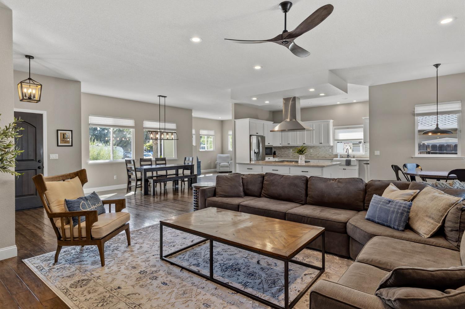 3224 Lakeshore Ct, Modesto, CA 95355