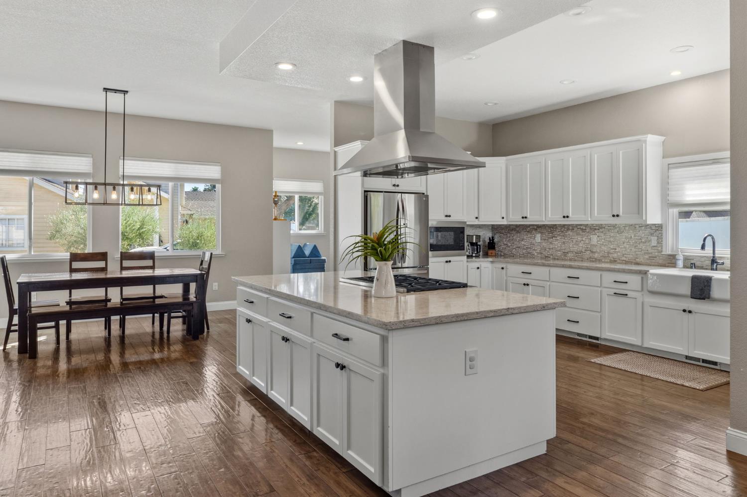 3224 Lakeshore Ct, Modesto, CA 95355