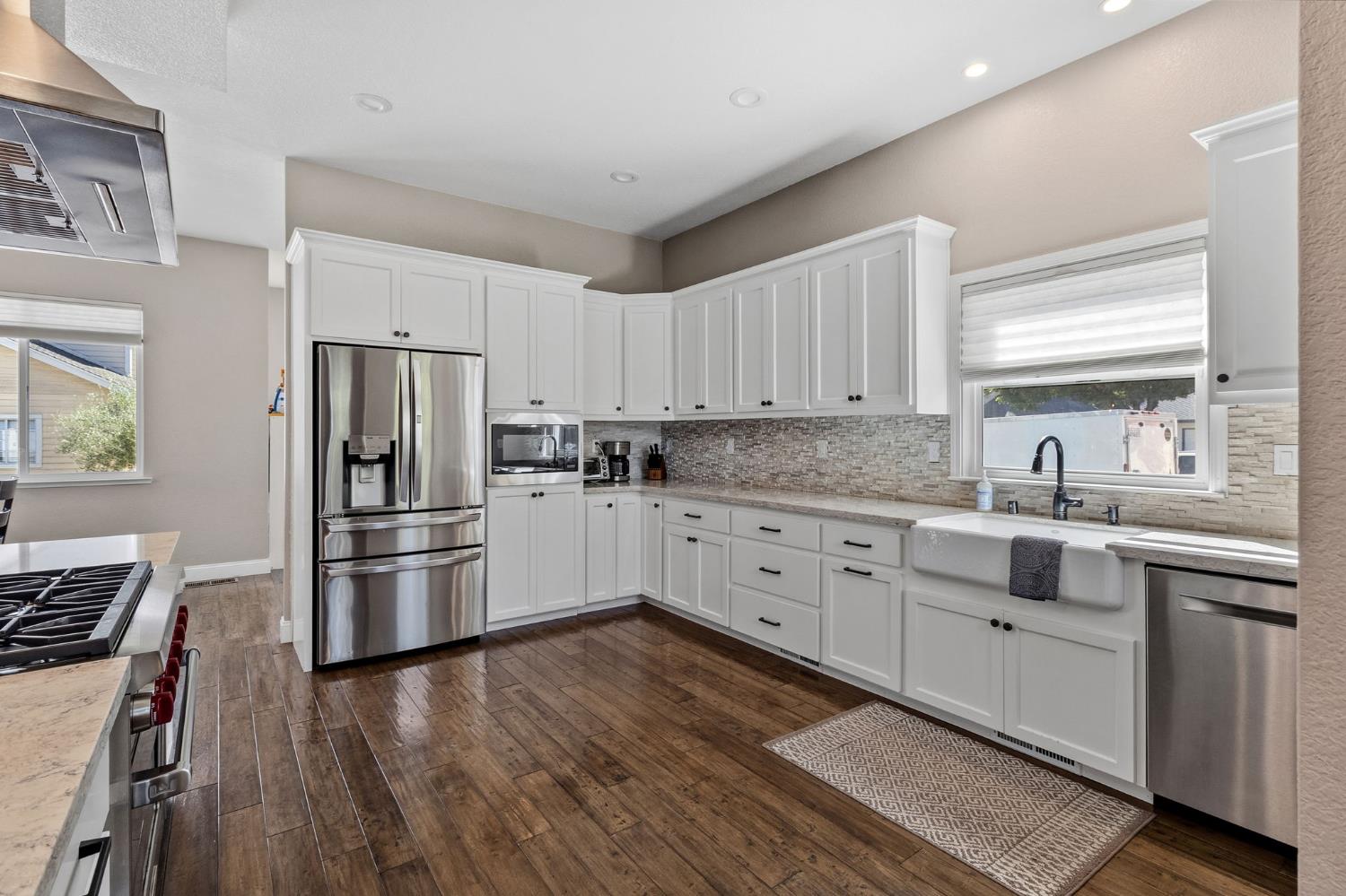 3224 Lakeshore Ct, Modesto, CA 95355