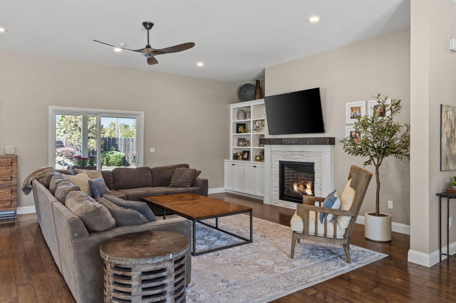 3224 Lakeshore Ct, Modesto, CA 95355