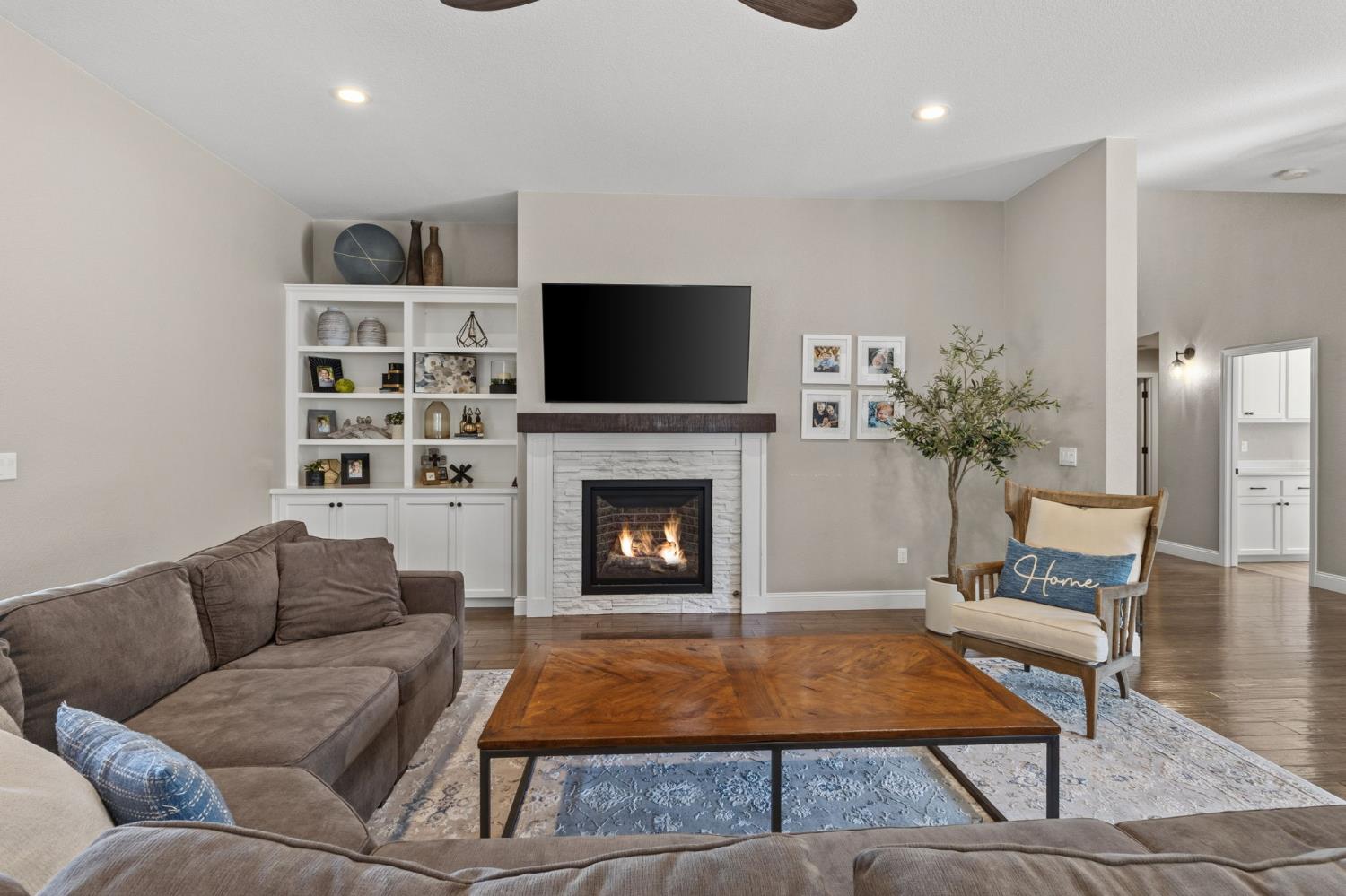 3224 Lakeshore Ct, Modesto, CA 95355