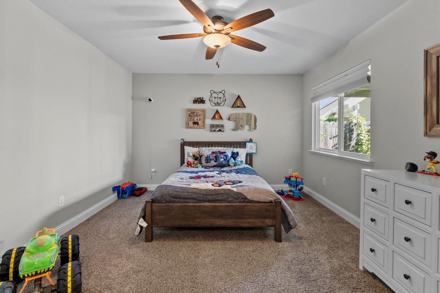 3224 Lakeshore Ct, Modesto, CA 95355