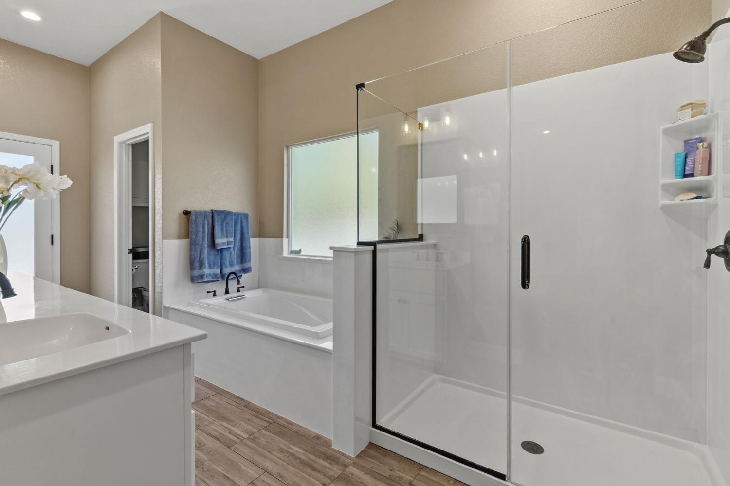3224 Lakeshore Ct, Modesto, CA 95355