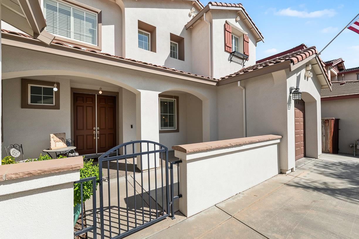 561 Fresian Dr, Oakdale, CA 95361