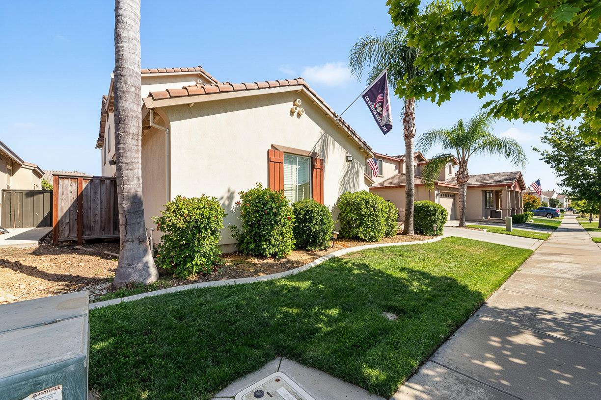561 Fresian Dr, Oakdale, CA 95361