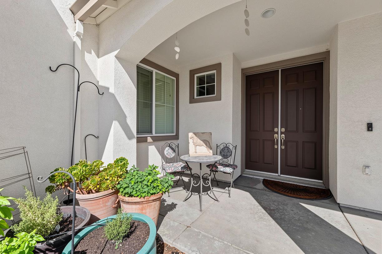 561 Fresian Dr, Oakdale, CA 95361