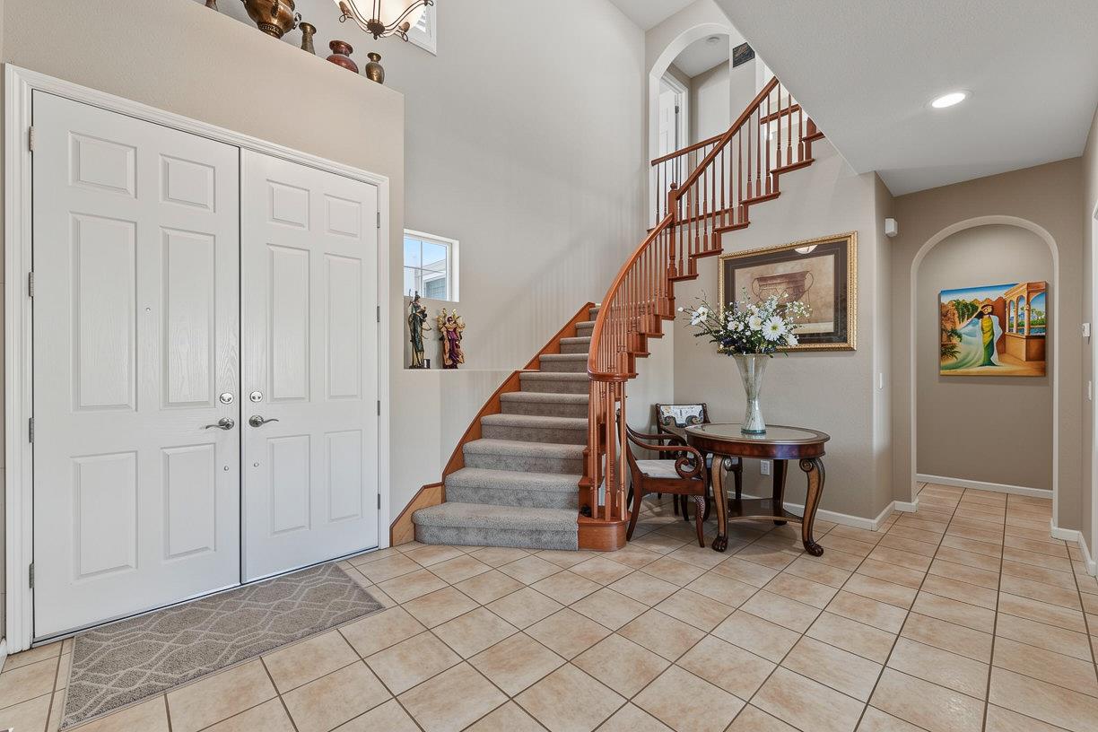 561 Fresian Dr, Oakdale, CA 95361