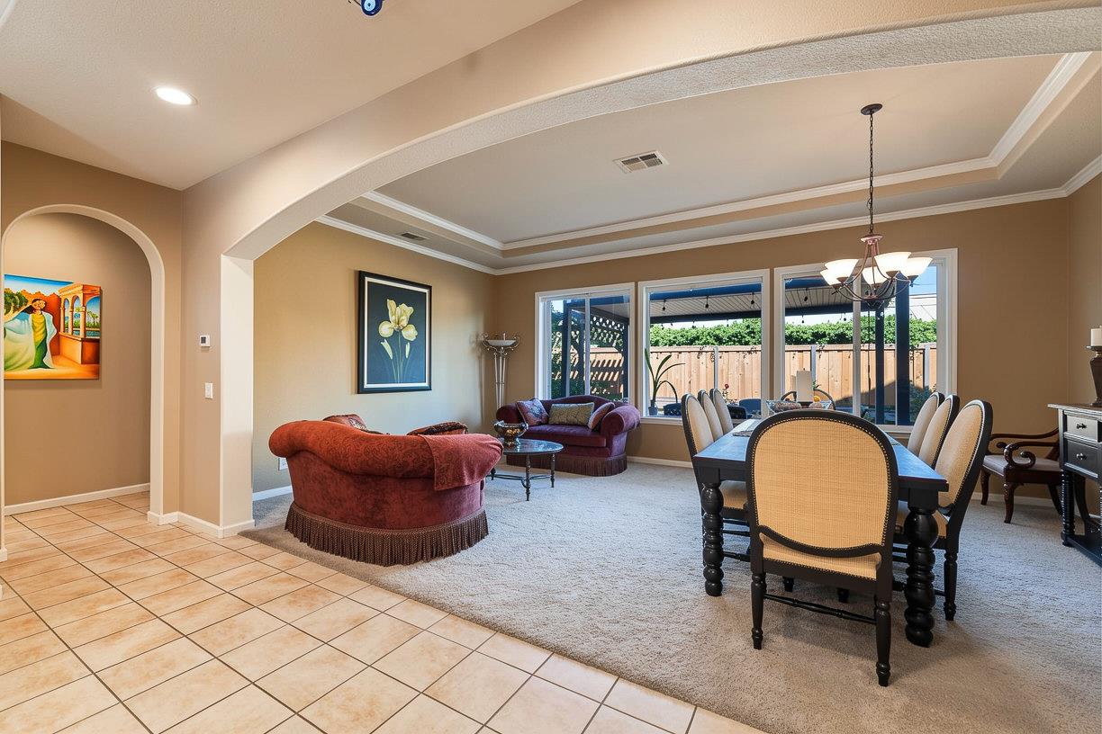 561 Fresian Dr, Oakdale, CA 95361