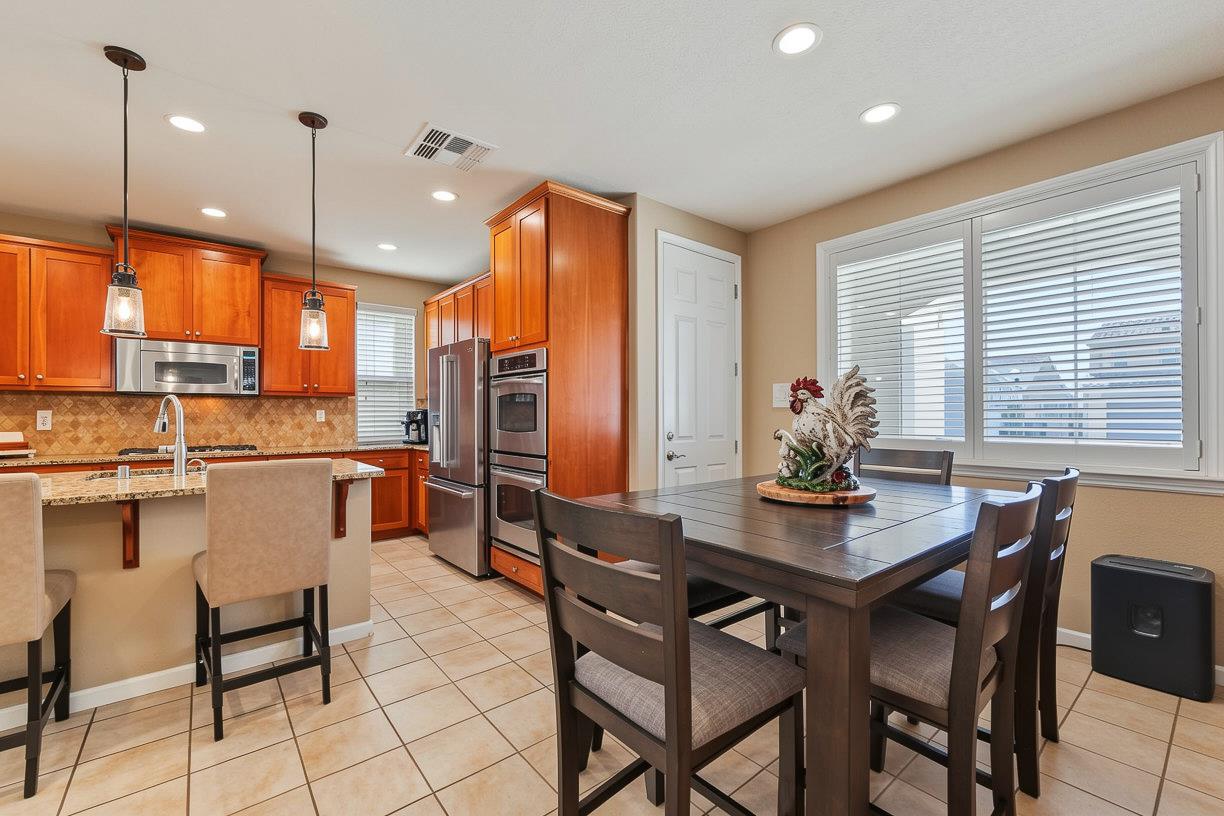 561 Fresian Dr, Oakdale, CA 95361