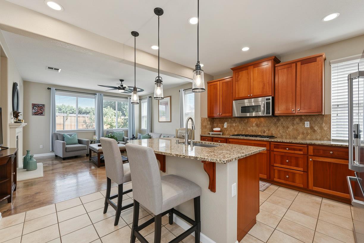 561 Fresian Dr, Oakdale, CA 95361