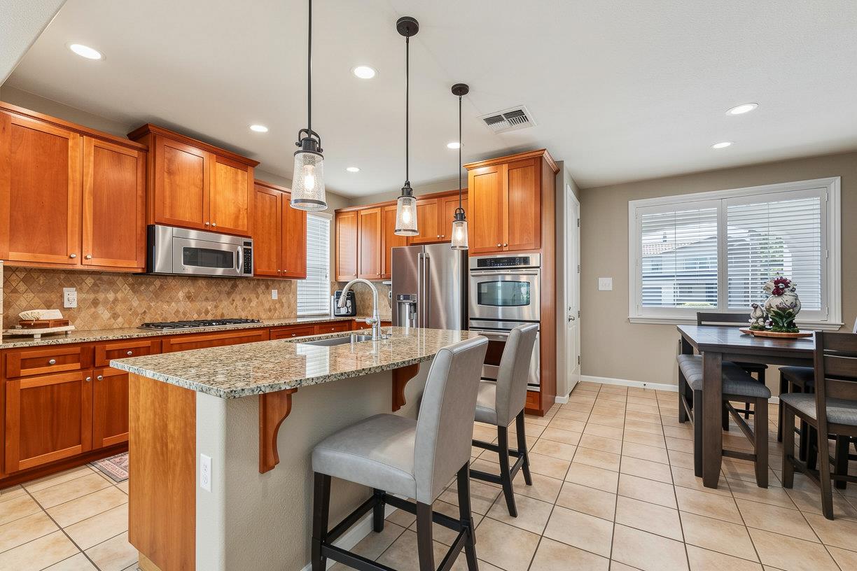 561 Fresian Dr, Oakdale, CA 95361