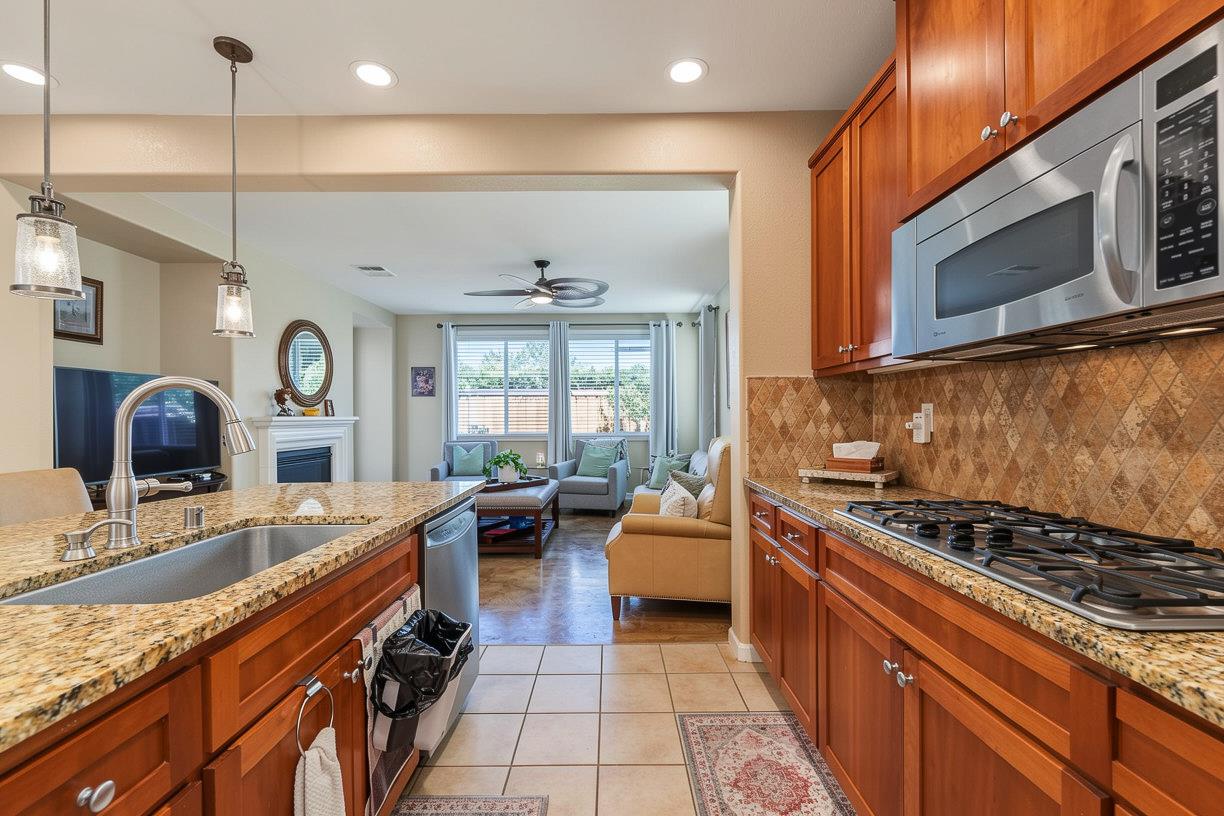 561 Fresian Dr, Oakdale, CA 95361